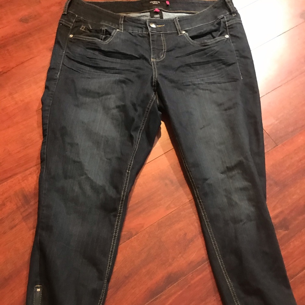 Jeggings with diamond button